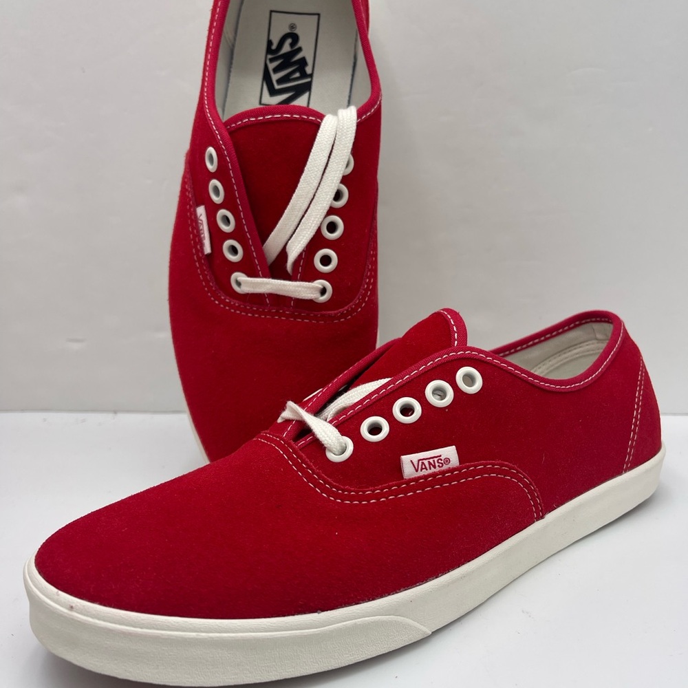 Vans WMNS Authentic Lowpro
Racing Red
VN000D04IZQ Red Low-Top Sneakers - Picture 14 of 16